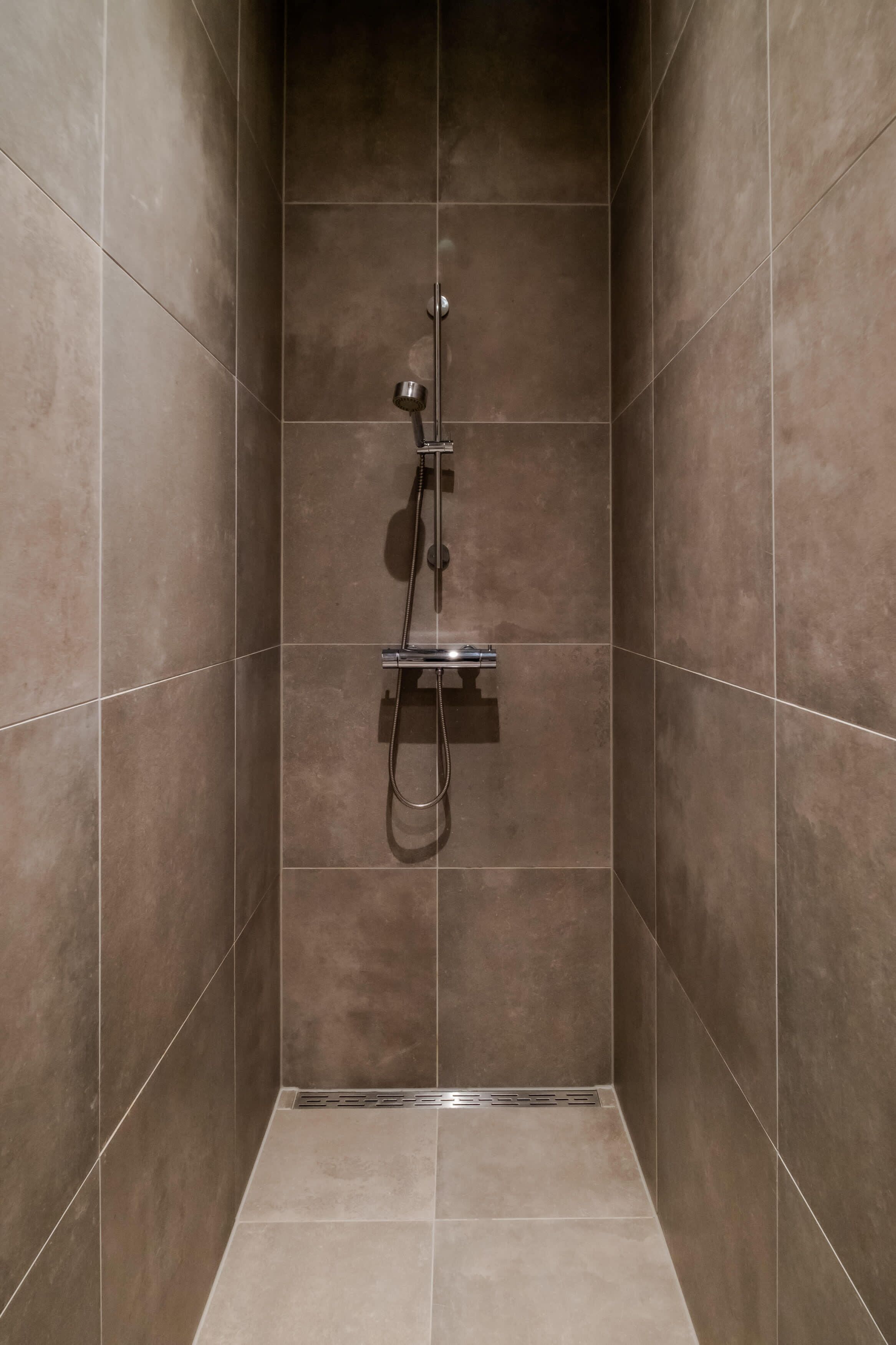 Shower, hair dryer, towels, shampoo