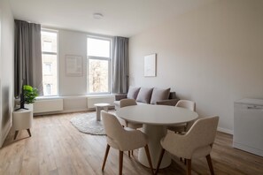 Dining - Comfortable 1-Bedroom Flat in Central Rotterdam (Rotterdam)
