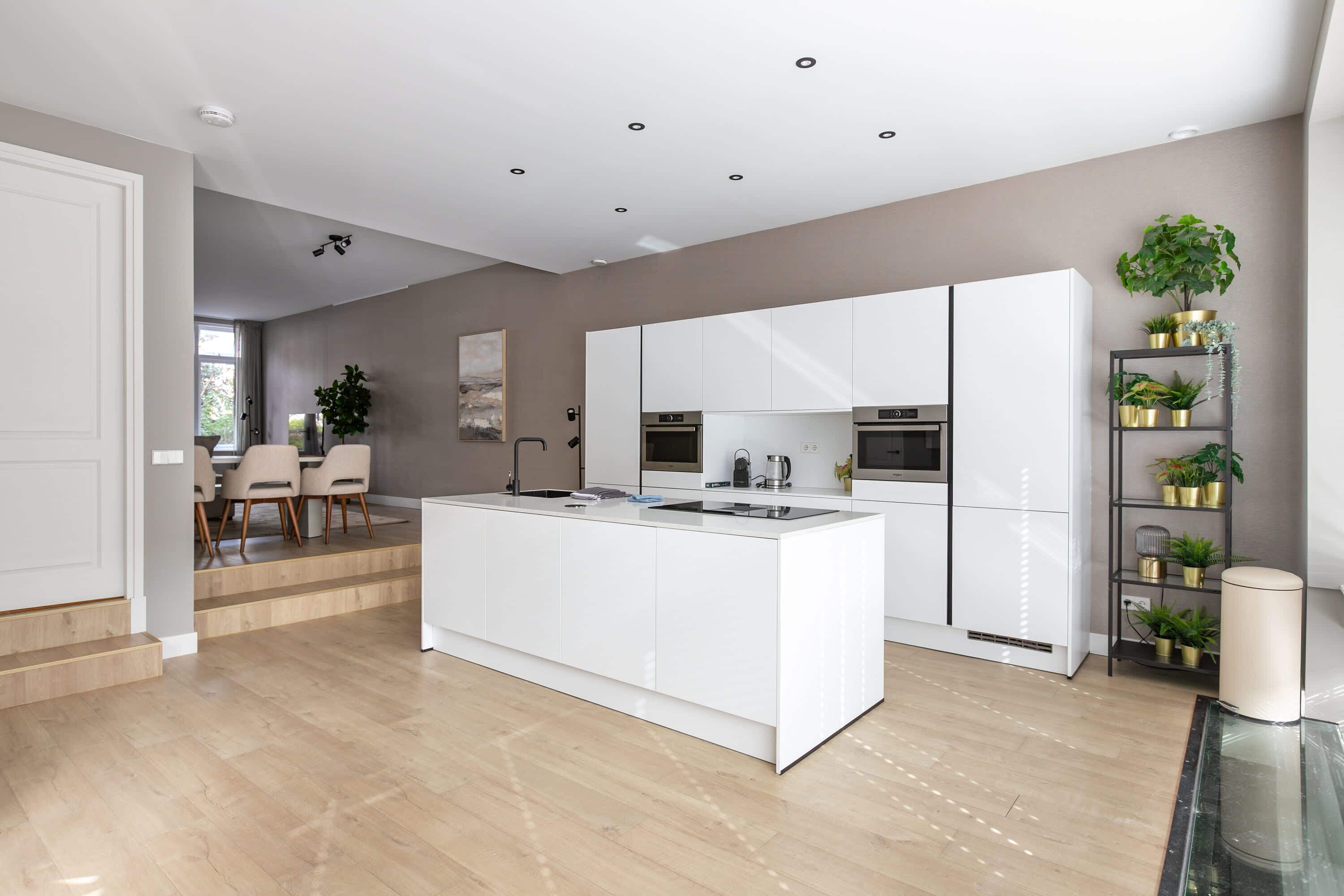 Refrigerador, microondas, horno, placa de cocina