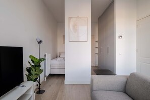 TV - Modern One Bedroom Apartment - Rotterdam West (Rotterdam)