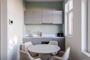 Fridge, microwave, coffee/tea maker, high chair - Modern One Bedroom Apartment - Rotterdam West (Rotterdam)