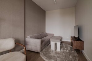 TV - Spacious family home (Schiedam)