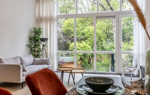 TV - Bright Ground-Floor Apartment with Garden (Rotterdam)