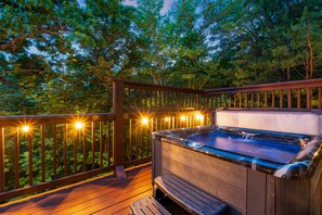 Outdoor spa tub - Smoky Honeymoon Cabin with Sauna, Hot Tub & Cinema (Sevierville)
