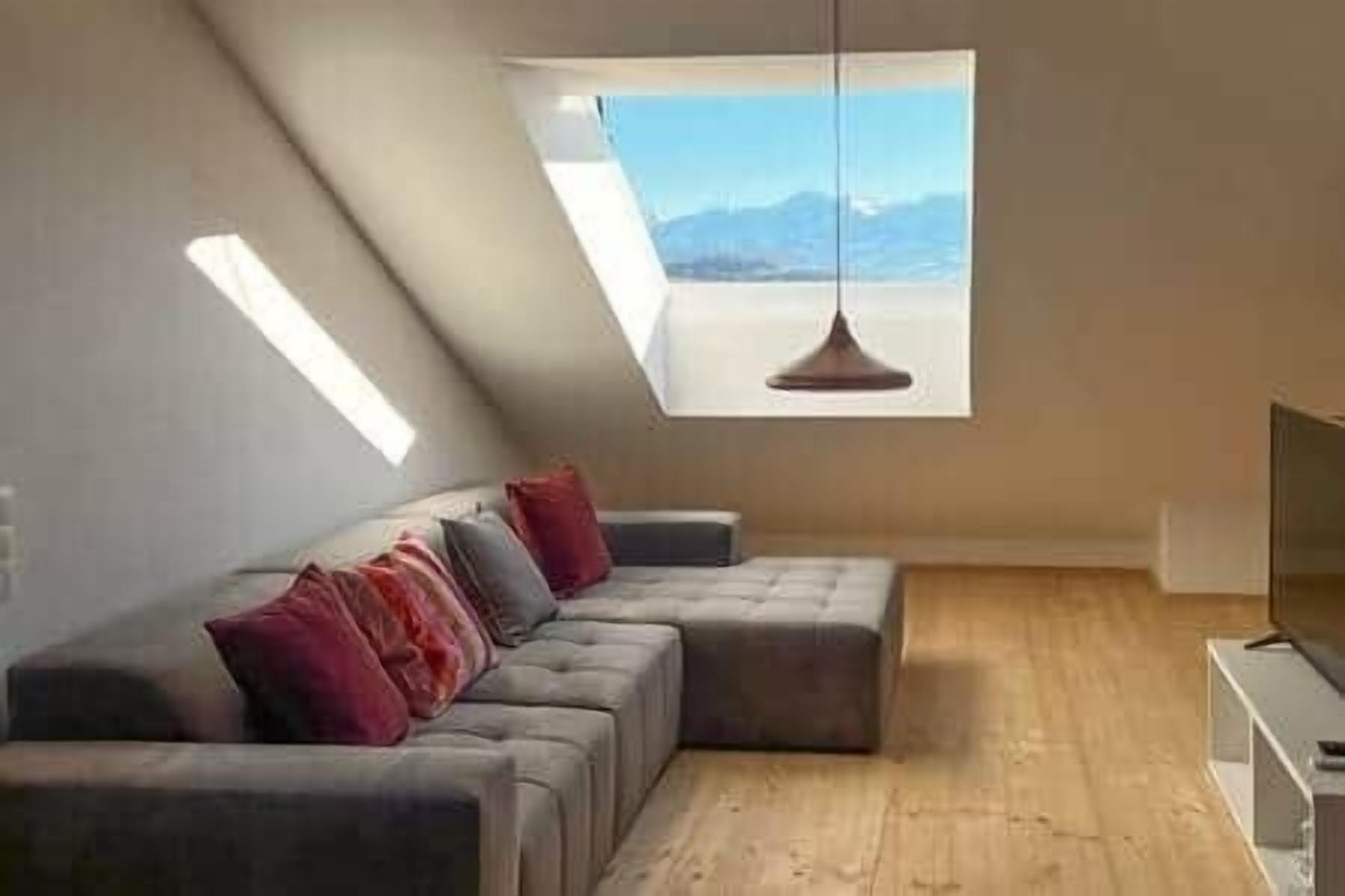 Smart TV, books, music library, stereo