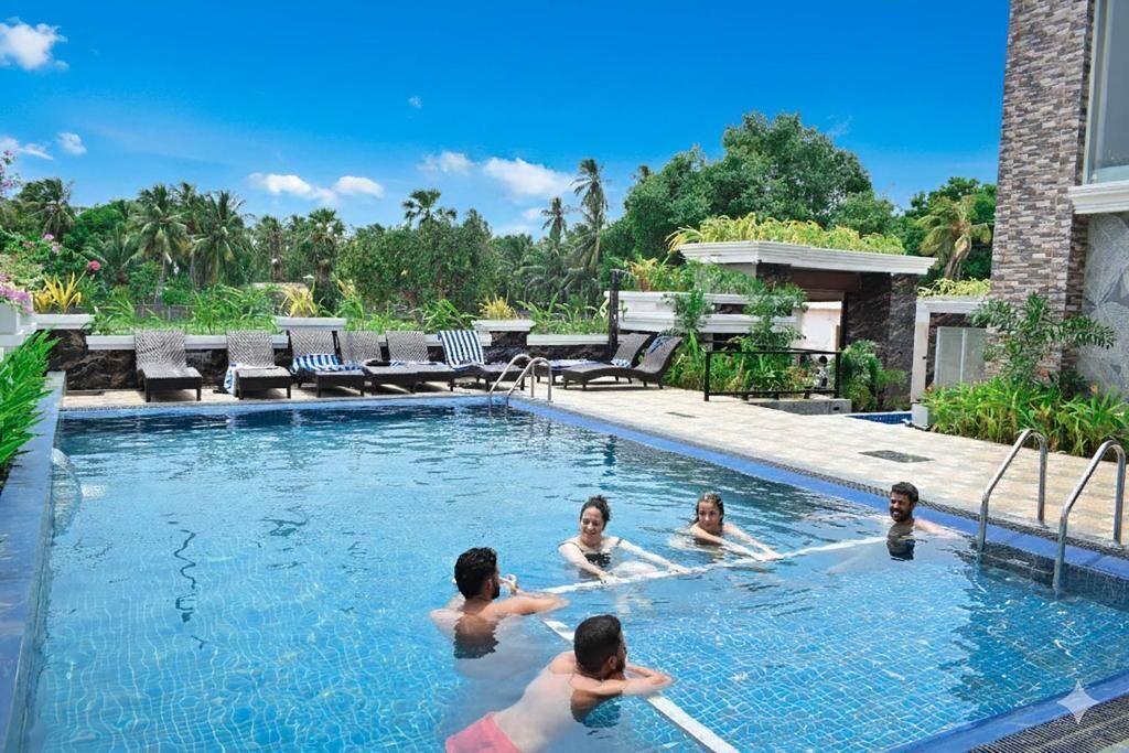 Deluxe Double Room, Garden View | Pool