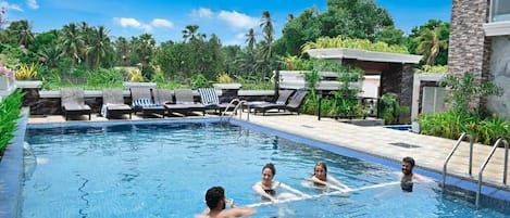 Chambre Double Deluxe, vue jardin | Piscine | Piscine extérieure