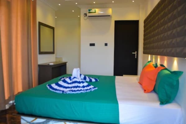 Deluxe Double Room, Garden View | Laptop workspace, free WiFi