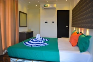 Chambre Deluxe double, vue sur le jardin | Espace de travail pour ordinateurs portables, accĂšs au Wi-Fi (inclus)