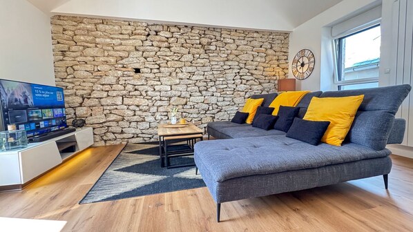 Living area - Vrbo Property (Guilvinec)