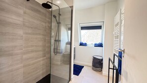 Bathroom - Vrbo Property (Guilvinec)