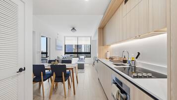 Luxury-Apartment, 1 King-Bett und Schlafsofa, Stadtblick | Eigene Küche