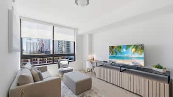 Luxury Apartment, 1 King Bed with Sofa bed, City View | Living area