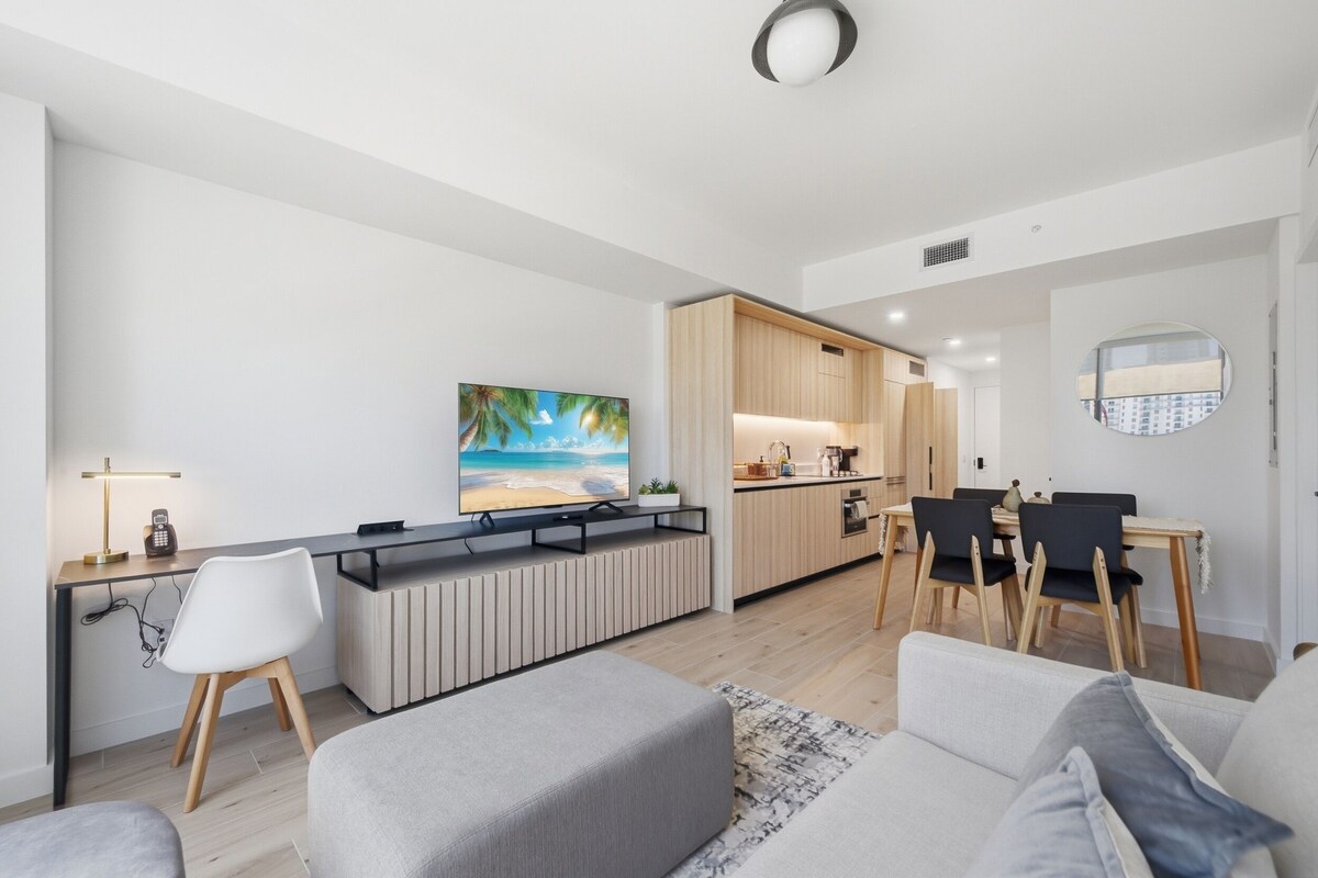 Luxury Apartment, 1 Katil Raja (King) dengan Katil Sofa, City View | Ruang tamu | 55 inci sebuah televisyen pintar dengan digital 
