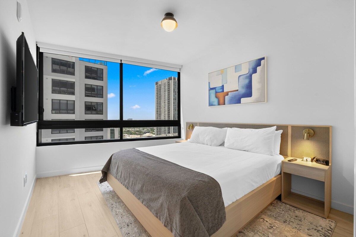 Superior Apartment, City View | Peralatan tempat tidur premium, busa memori, seterika/papan seterika 