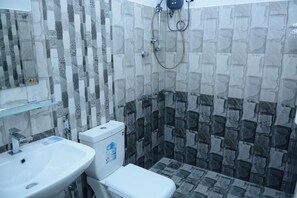 Deluxe-Doppelzimmer, Balkon, Meerblick | Badezimmer