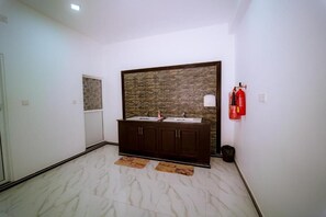 Deluxe Double Room, Balcony, Ocean View | Interior - The Liyonaa Beach Resort - Trincomalee (Uppuveli)
