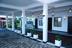 Deluxe Double Room, Balcony, Ocean View | Interior - The Liyonaa Beach Resort - Trincomalee (Uppuveli)