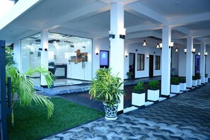 Deluxe Double Room, Balcony, Ocean View | Property grounds