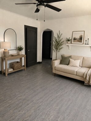 Living area - Cozy 1-bedroom apartment in Butler, sleeps up to 5 (Butler)