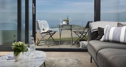 Number 9 Fistral House - Sea view, Near beach, Parking