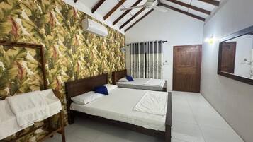 Chambre Deluxe double, vue sur le jardin | Espace de travail pour ordinateurs portables
