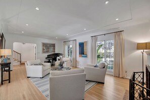 Living area - Beautiful Modern Spanish/Mediterranean Spaulding Square Hollywood Home (Los Angeles)