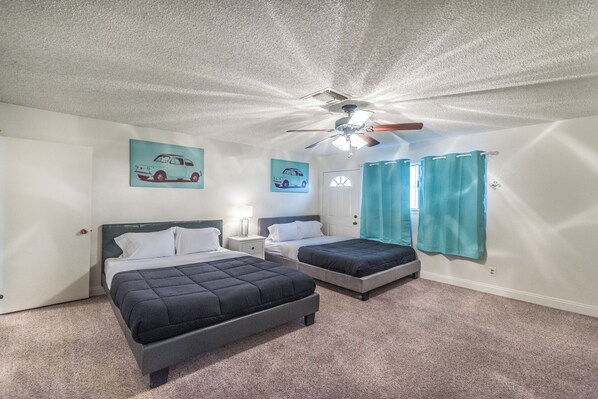 Room - luxury family friendly villa (Las Vegas)
