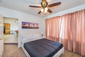 Room - luxury family friendly villa (Las Vegas)