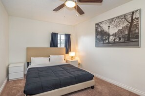 Room - luxury family friendly villa (Las Vegas)