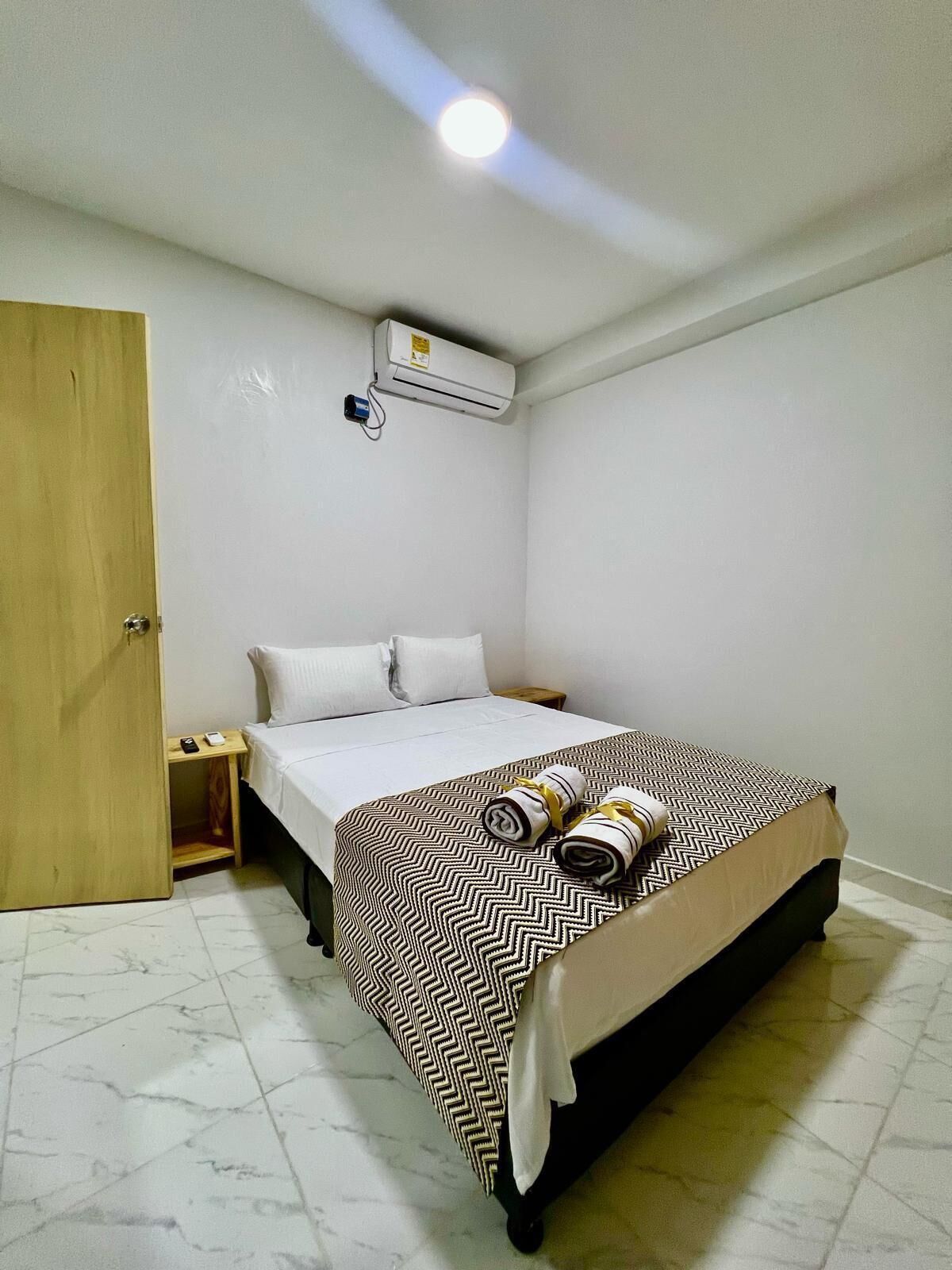 8 bedrooms, iron/ironing board, internet