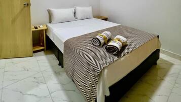 8 bedrooms, iron/ironing board, internet