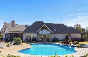 Outdoor pool - Gorgeous 4-bedroom house with luxurious outdoor space in friendly Hernando (Hernando)