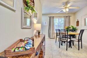 Interior - Along the Way – 3BR/3BA Auburn Townhome (Auburn)