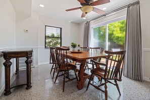 Dining - The Mango House- A family-friendly house, 10min from the airport (Tampa)
