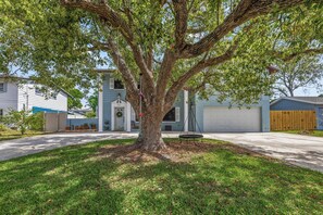Exterior - The Mango House- A family-friendly house, 10min from the airport (Tampa)
