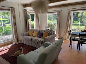 Hus, 2 soverom, tilgjengelighetstilpasset, terrasse | Oppholdsområde