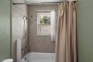 Toallas, jabón, papel de baño 