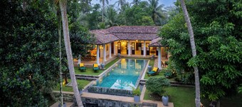 Kumbura Villa near Galle, fully staffed & infinity pool  in tropical setting