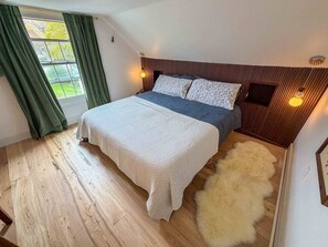 Desk, WiFi, bed sheets - Cozy Coast | Historic Home Steps from the Water (Boothbay Harbor)