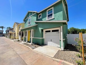 Exterior - Modern 3BR Getaway Near Downtown Phoenix Hotspots (Phoenix)