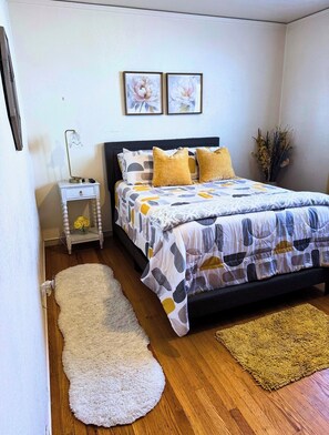 Room - Cozy 1-bedroom house in welcoming Oakland with fitness room (Oakland)