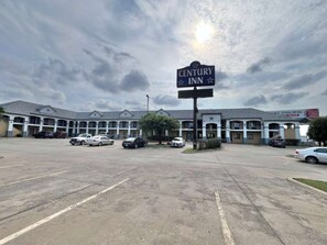 Exterior - CENTURY INN (Dallas)