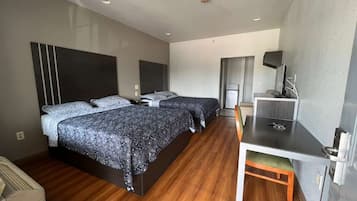 Habitación doble, 2 camas Queen size, para fumadores | Escritorio, espacio para trabajar con laptop y wifi gratis