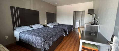Habitación doble, 2 camas Queen size, para fumadores | Escritorio, espacio para trabajar con laptop y wifi gratis