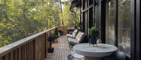 Chalet, 3 Bedrooms, Patio | Property grounds