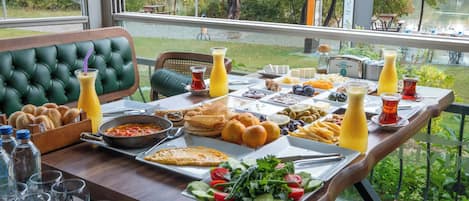 Free daily local cuisine breakfast