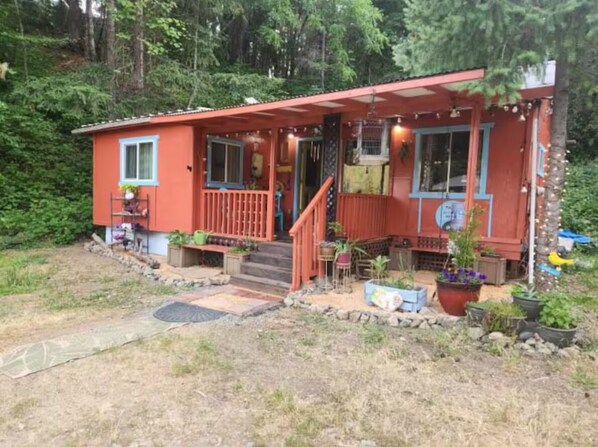 Exterior - Bird’s Nest (Junction City)