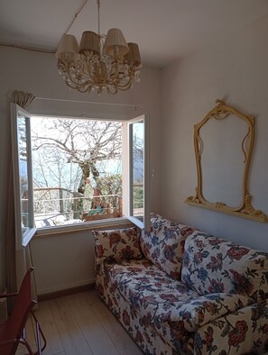 Living area - Studio apartment on the trails of Mount Pratofiorito, near Bagni di Lucca (Bagni di Lucca)