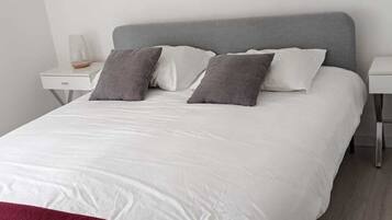 Iron/ironing board, internet, bed sheets